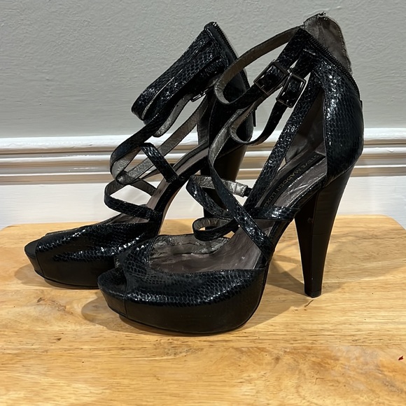 Steve Madden Luxe Platforms - Picture 5 of 8